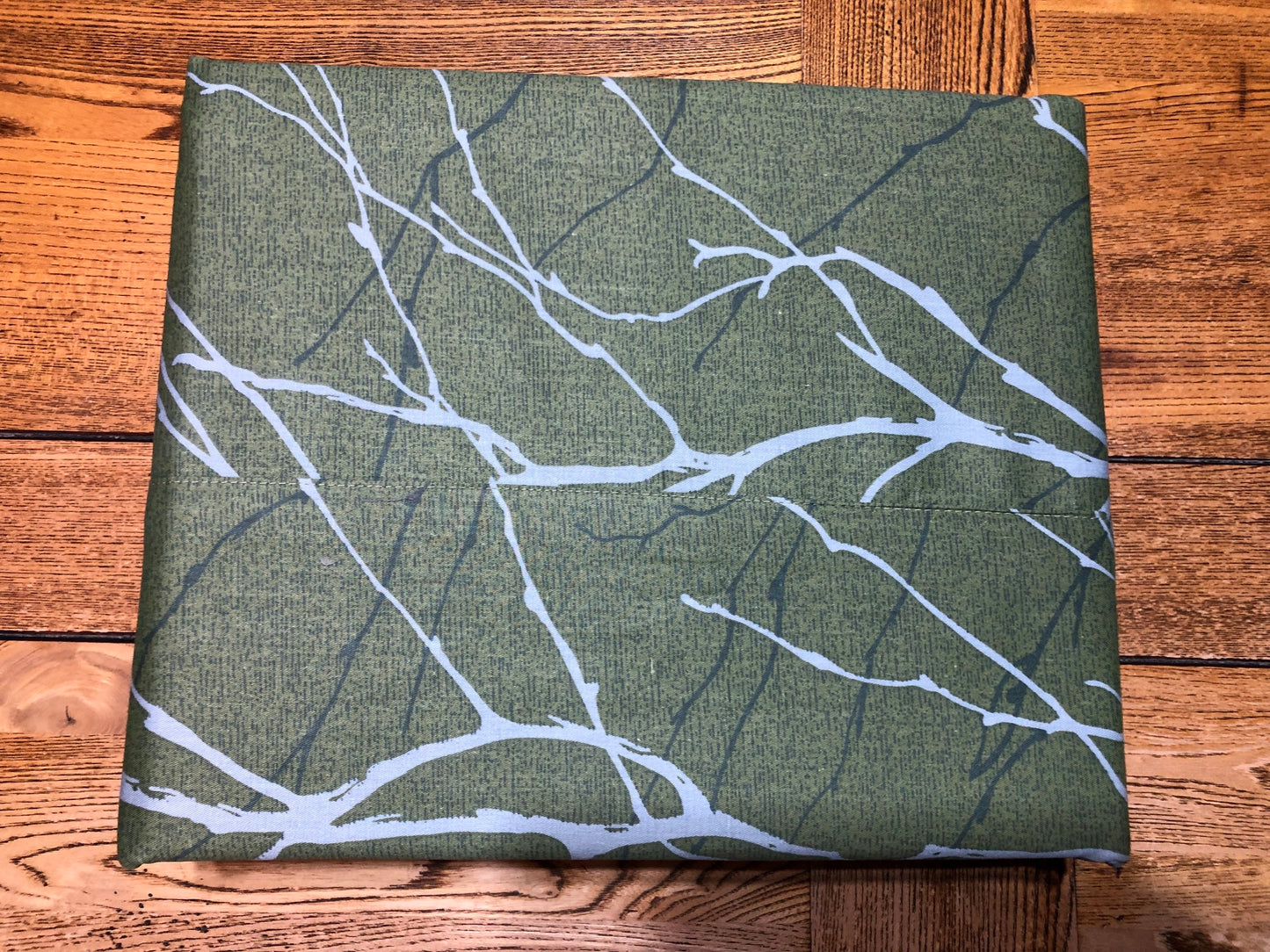 Dark Green Tree Branches 100% Cotton Sheet Set: Fitted Sheet, Flat Sheet and Two Pillowcases