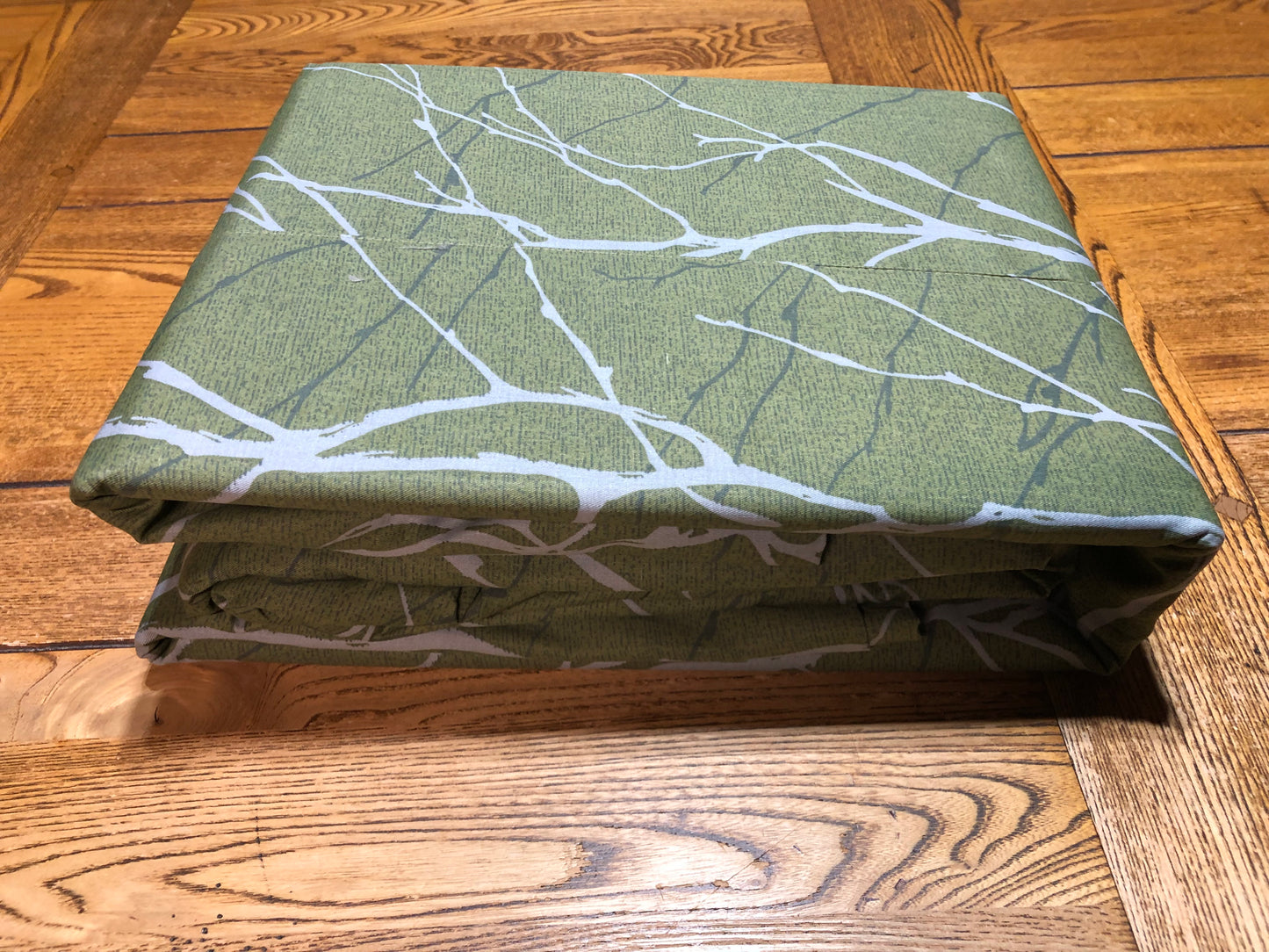 Dark Green Tree Branches 100% Cotton Sheet Set: Fitted Sheet, Flat Sheet and Two Pillowcases