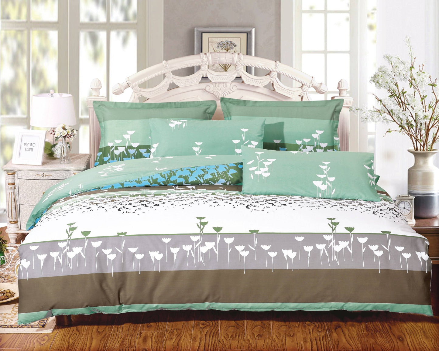 Buttercups floral cotton duvet cover set, plaid print at the reverse side.